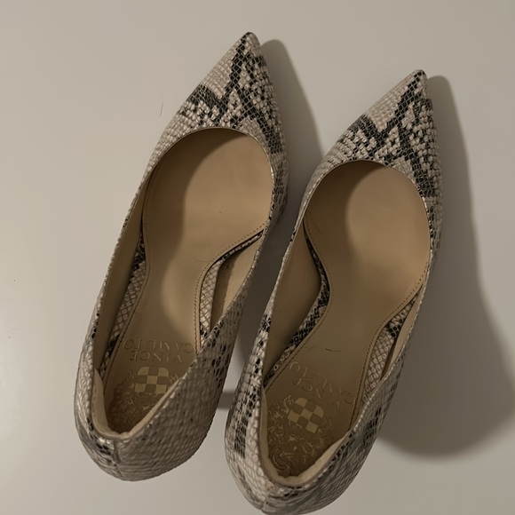 VINCE CAMUTO | Snake Print Heels Pumps | 7 - Picture 10 of 10